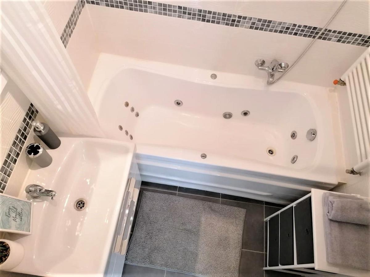 Sweet Central Apartment ,In The City Center Eger Ngoại thất bức ảnh